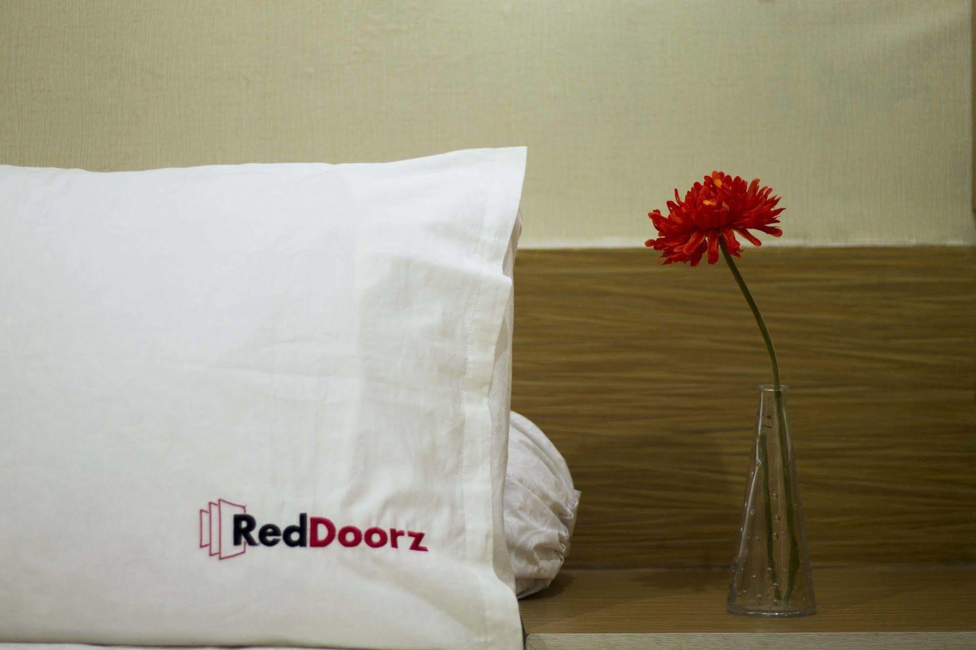 Готель Reddoorz @ Dago Бандунг Екстер'єр фото
